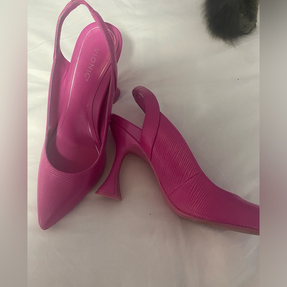 Adalena Vionic heel
